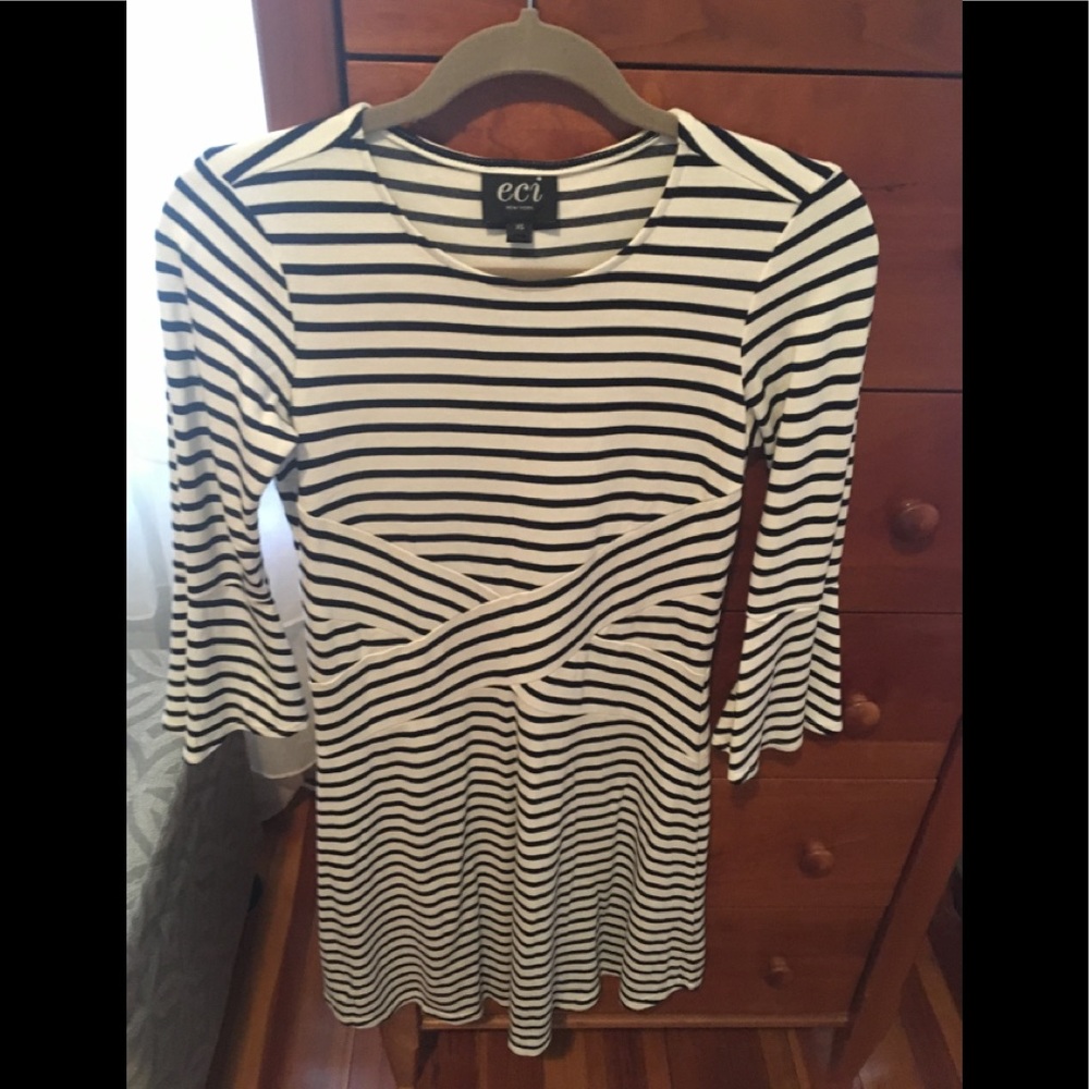 eci New York flare dress w/ 3/4 bell sleeve